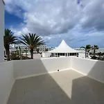First Floor With Sea View, Apartmán