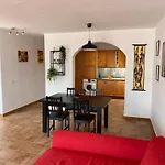 First Floor With Sea View, Apartmán